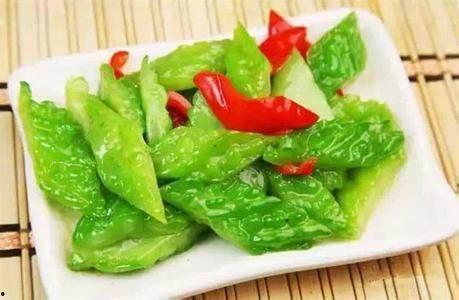 吃瓜多了手发黄吗,吃瓜过多引发手部发黄现象揭秘