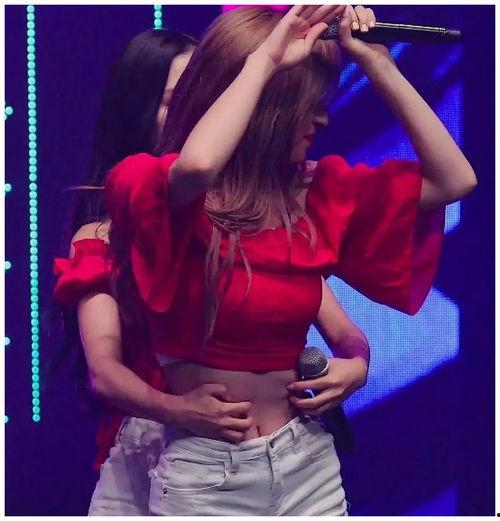 少女心愿吃瓜,心愿成真，瓜果飘香