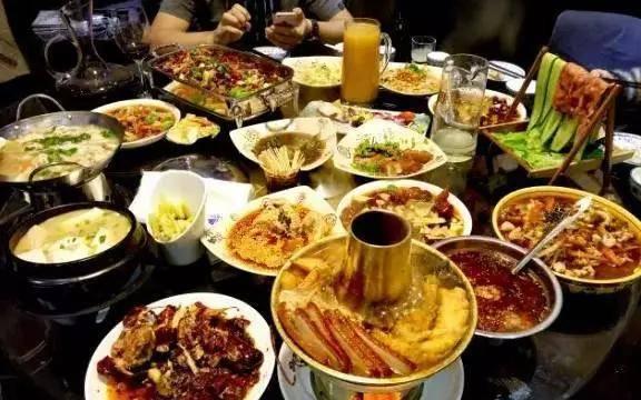 吃个夜宵顺道吃瓜,一场美食与八卦的邂逅之旅